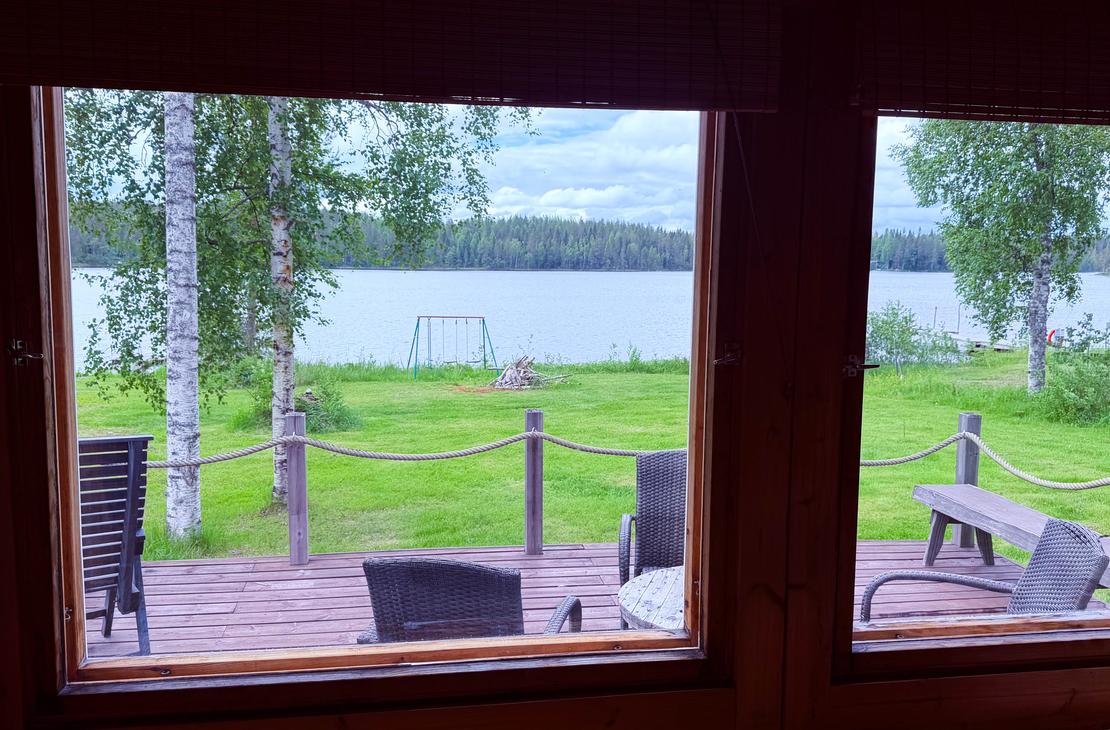 sauna j&auml;rven rannalla