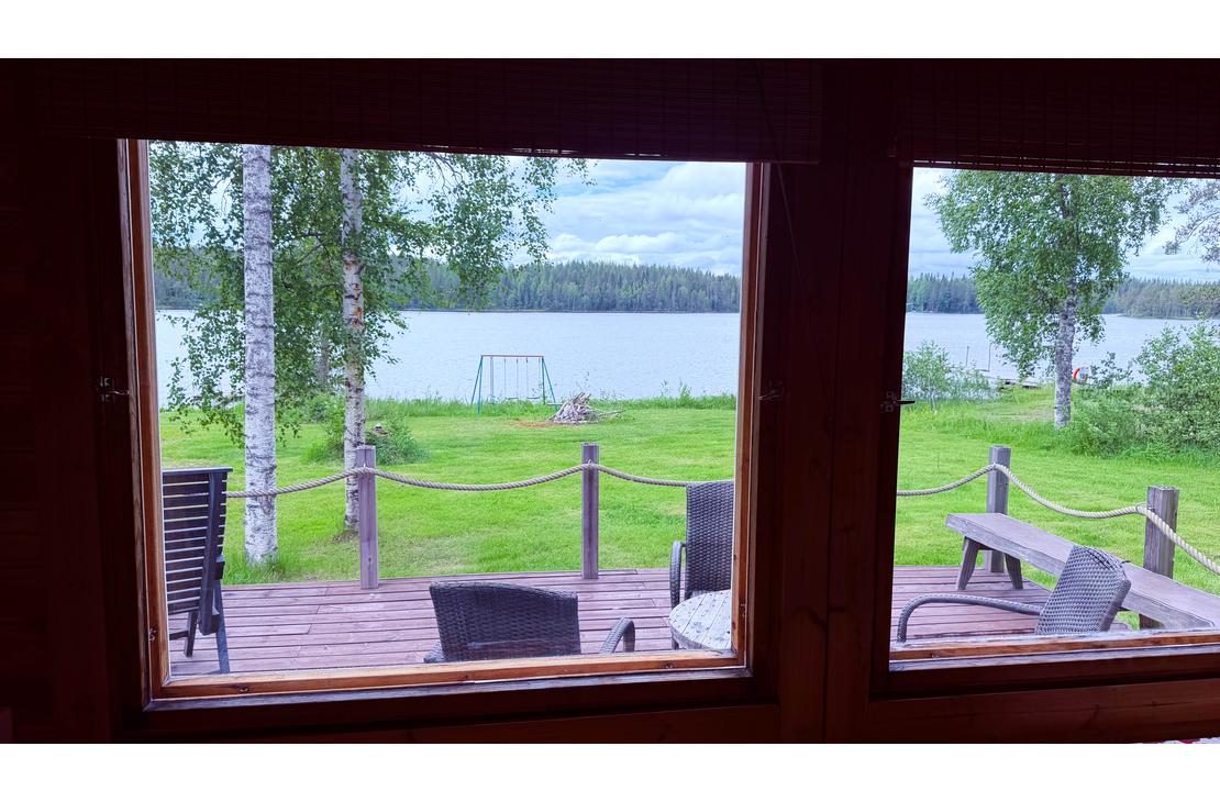 sauna j&auml;rven rannalla